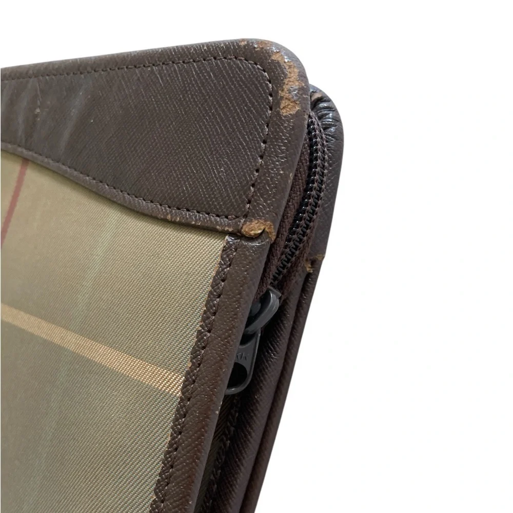Burberry’s Vintage Beige Canvas Clutch Bag
